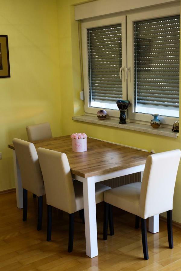 Apartman Klara คาร์โลวัตส์ ภายนอก รูปภาพ