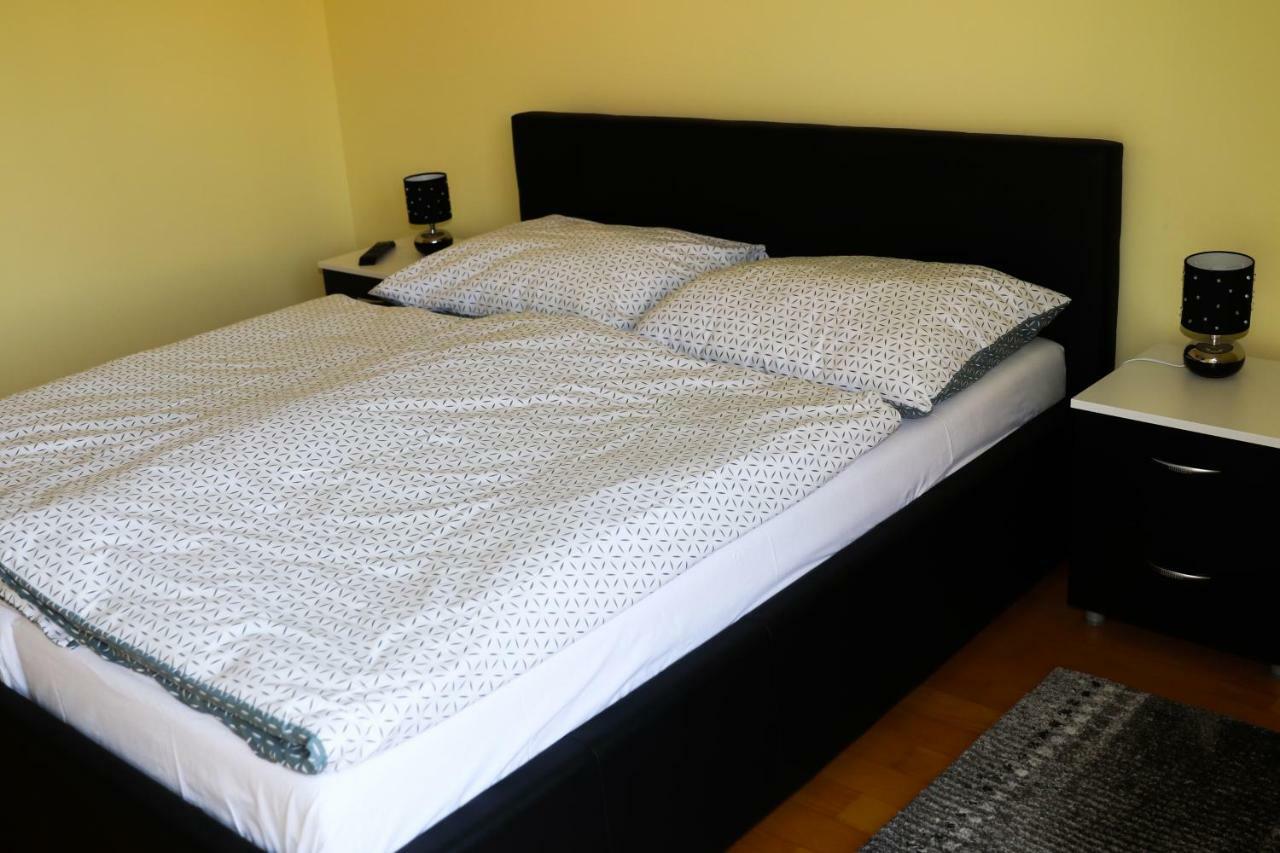 Apartman Klara คาร์โลวัตส์ ภายนอก รูปภาพ