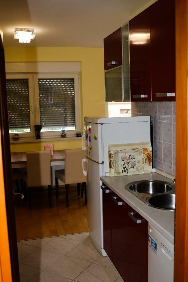 Apartman Klara คาร์โลวัตส์ ภายนอก รูปภาพ